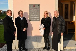 Unternehmerfamilie Hochreiter als Stifter für neue Bad Leonfeldner Friedhofskapelle